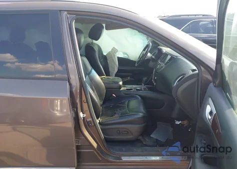 2015 Nissan Pathfinder Platinum z USA, uszkodzony, nr VIN 5N1AR2MNXFC683470